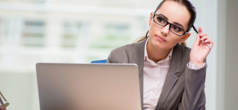 Businesswoman concentrating at her desk, illustrating signs of high-functioning anxiety