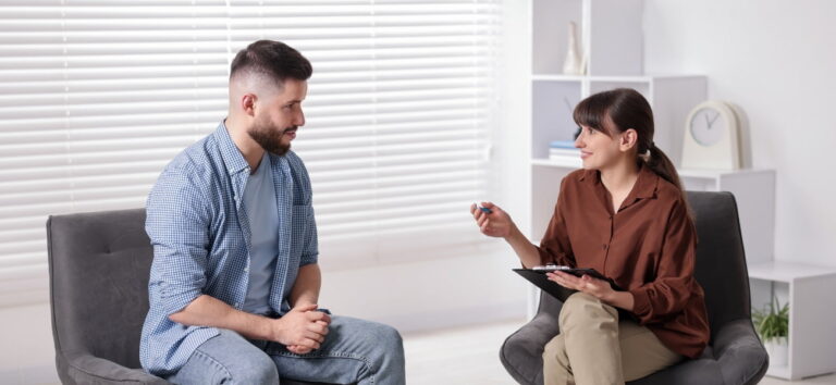 How to find a therapist in New Jersey: a therapist and client talking during a counseling session